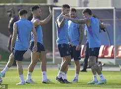 包含"国家队的备战状态：流失与希望的辩证"的词条