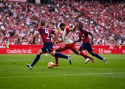 "赛季末段的焦点对决：争冠与保级的双重压力"的简单介绍